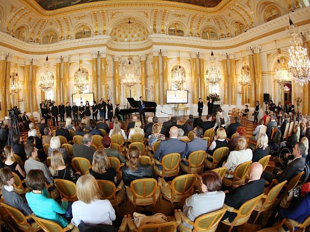 Pozłacana sala w Zamku Królewskim podczas Gali "Człowiek bez barier 2013"