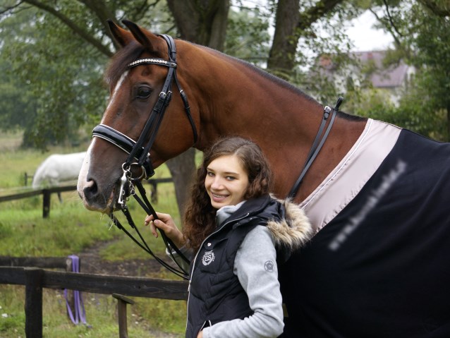 Karolina Karwowska z koniem