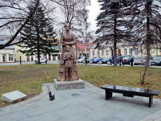 pomnik Konopnickiej w Suwałkach