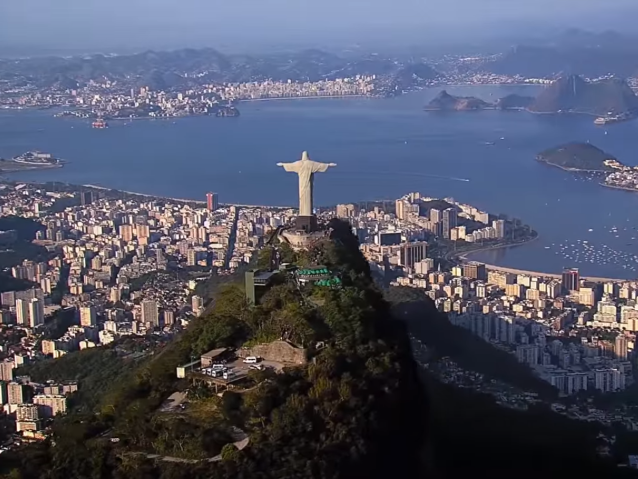statua Jezusa nad miastem w Rio de Janeiro