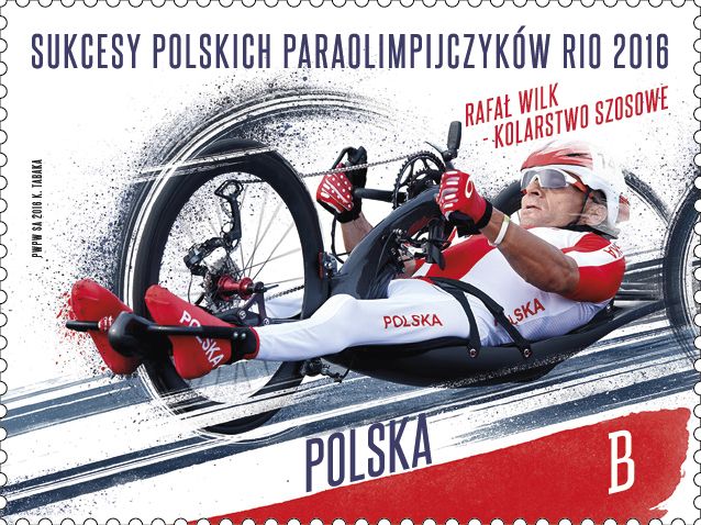 Znaczek pocztowy ze zdjęciem Rafała Wilka w handbike