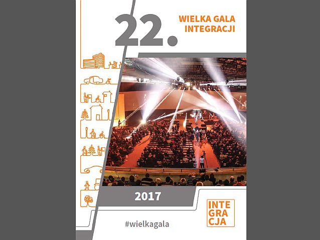 Napis 22. Wielka Gala Integracji i zdjęcie rozbawionej publiczności