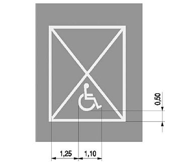 Namalowane na nawierzchni znaki P-20, czyli koperta, oraz P-24, czyli symbol osoby na wózku