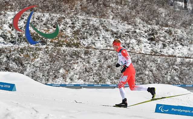 Witold Skupień podczas biegu na nartach na trasie igrzysk w Pjongczangu