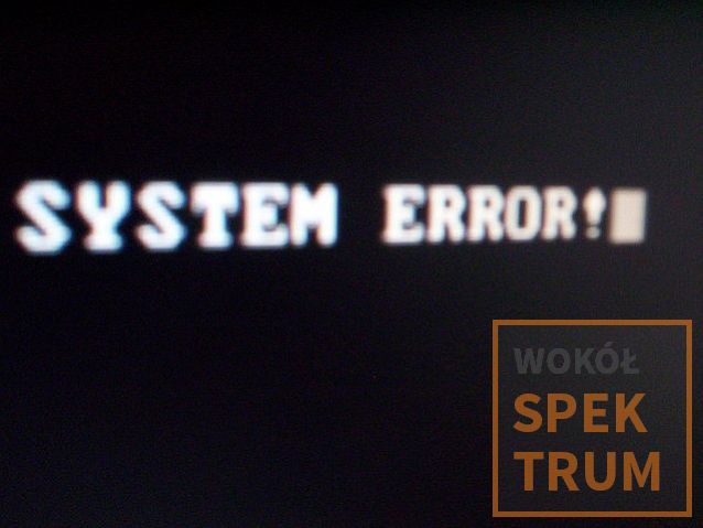 Napis na czarnym ekranie komputera: system error! Pod nim napis: wokół spektrum