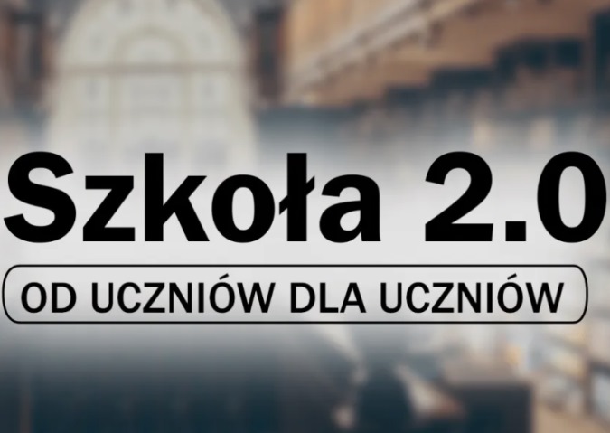 na zamazanym tle napis szkoła 2.0 od uczniów dla uczniów