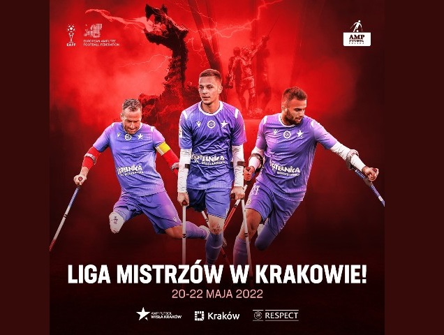 trzech ampfutbolistów na plakacie, poniżej napis: Liga Mistrzów w Krakowie, 20-22 maja 2022