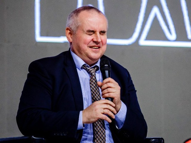 Paweł Wdówik podczas debaty na Wielkiej Gali Integracji