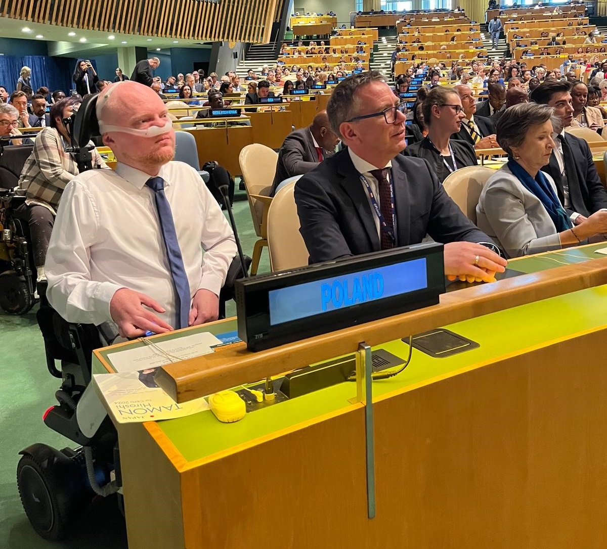 Wiceminister łukasz Krasoń i dyrektor Biura Penomocnika Krzysztof Kosiński są na Sali plenarnej w siedzibie ONZ wśród delegatów z całego świata. 