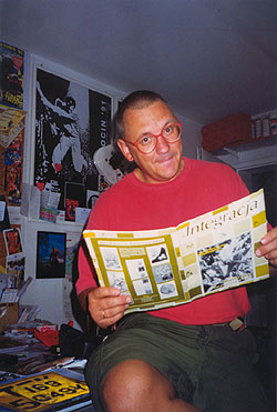 Jurek Owsiak z jednym z pierwszych magazynów Integracji