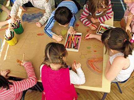 Dzieci rysujące w przedszkolu. Fot.: Alicja Janiak