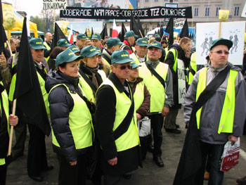 Na zdjęciu: Protestujący pracownicy EKON-u