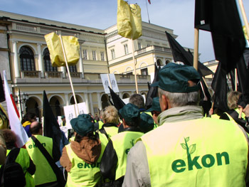 Na zdjęciu: Protestujący pracownicy EKON-u