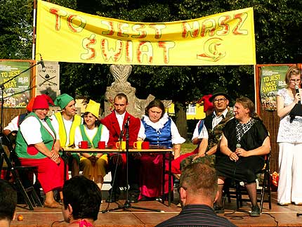 Na zdjęciu: Grupa teatralna z Warsztatów Terapii Zajęciowej w Babinie. Fot. Ewelina Szumigalska